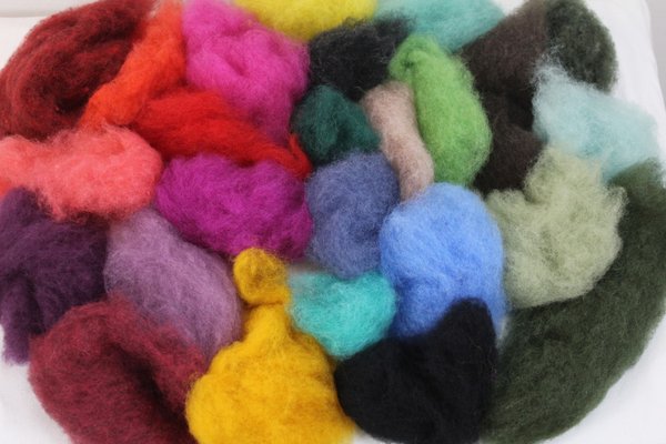 Bergschafwolle im Vlies in 32 Farben
